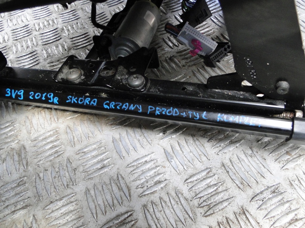 Сидіння шкіра skoda superb 3 3v 3v9 універсал ll&k підігрів електрика пам'ять Оригінал