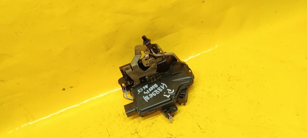 Замок двері правий задній audi a6 c5 97-01r 7контакти Недорого