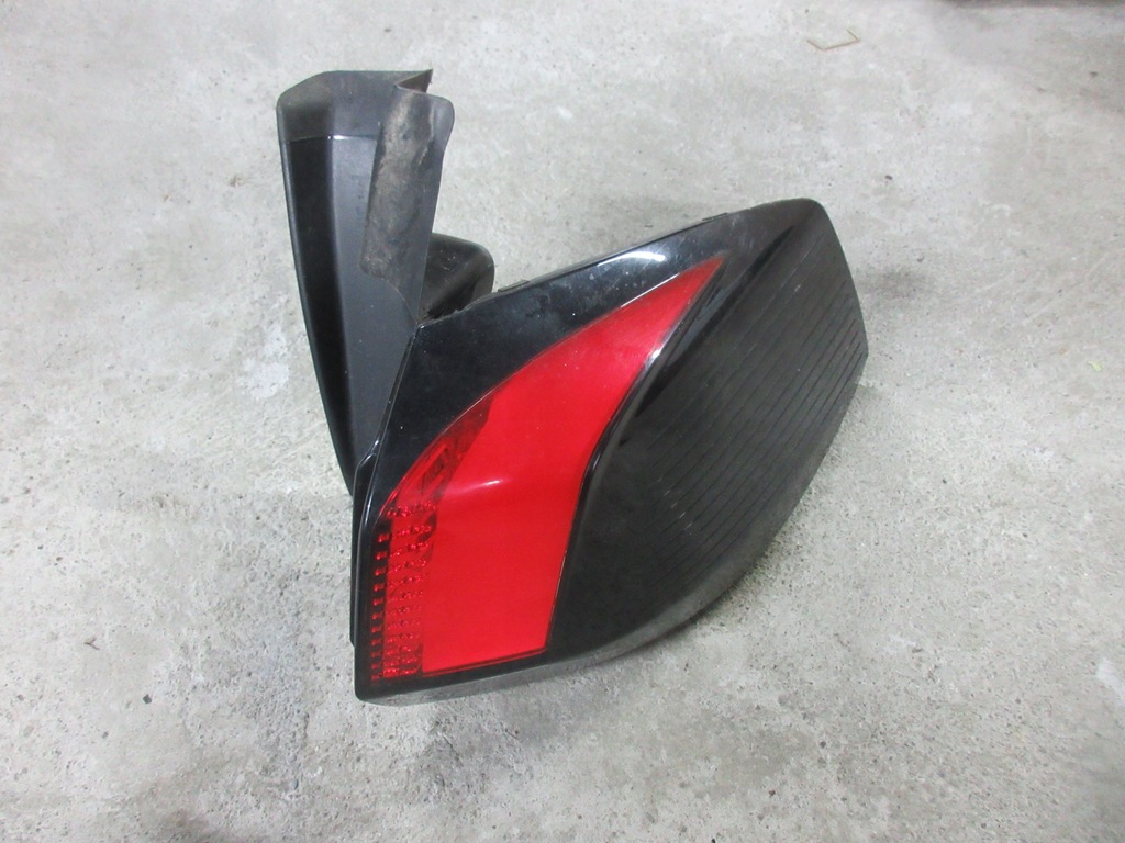 фото №1, Peugeot 5008 ii 2018 r. 1.6 thp лампа правый задняя 9811028180