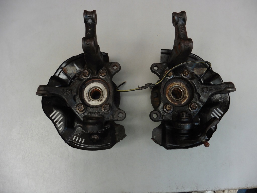 фото №1, Поворотный кулак ступица правая перед auris i e15 1,4 d4d