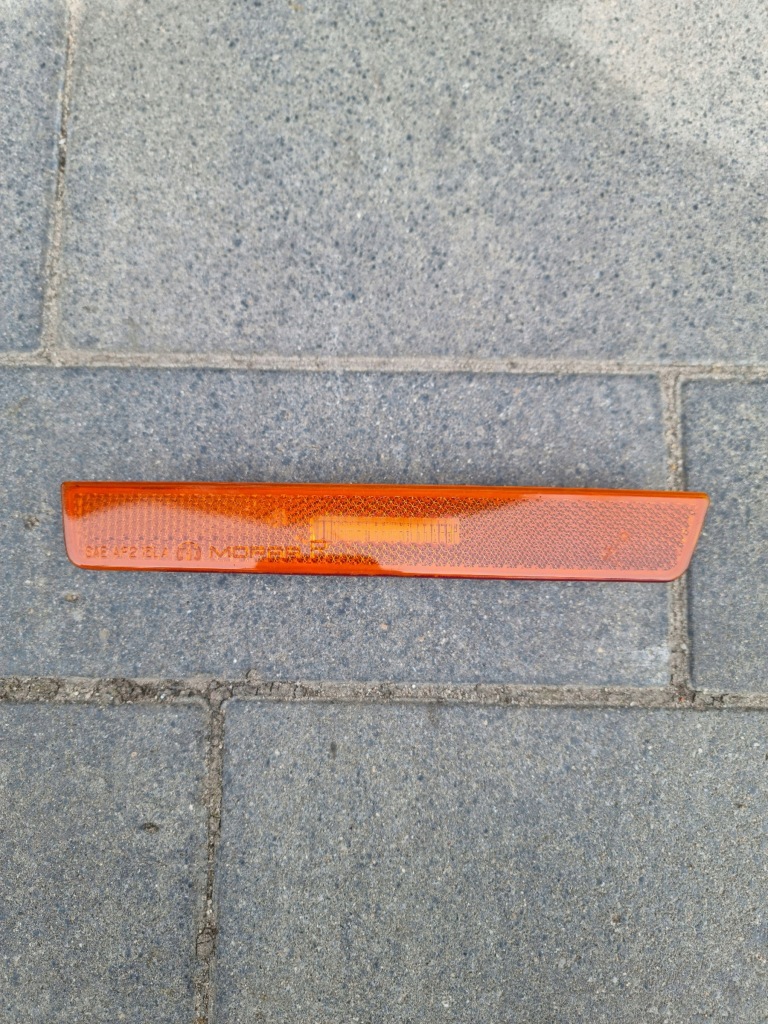 фото №1, Dodge challenger світло відбивний бампера перед