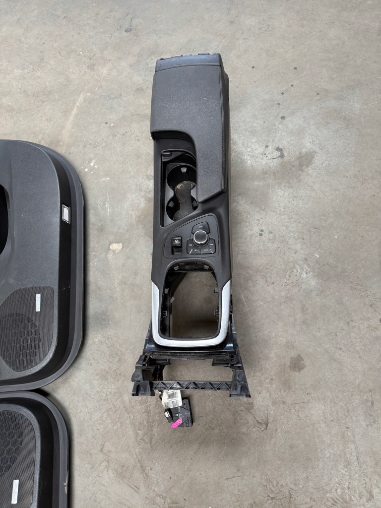 фото №1, Opel insignia тунель середній підлокітник