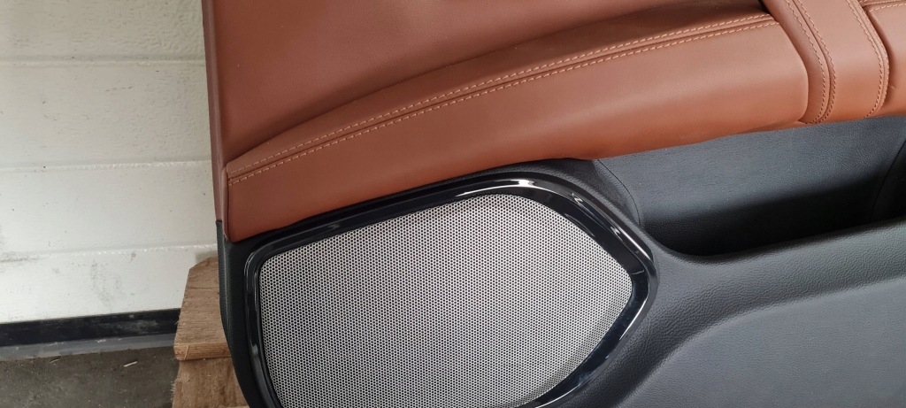 Maserati quattroporte vi карка дверь правый  передок  кожа bowers wikilns с Разборки