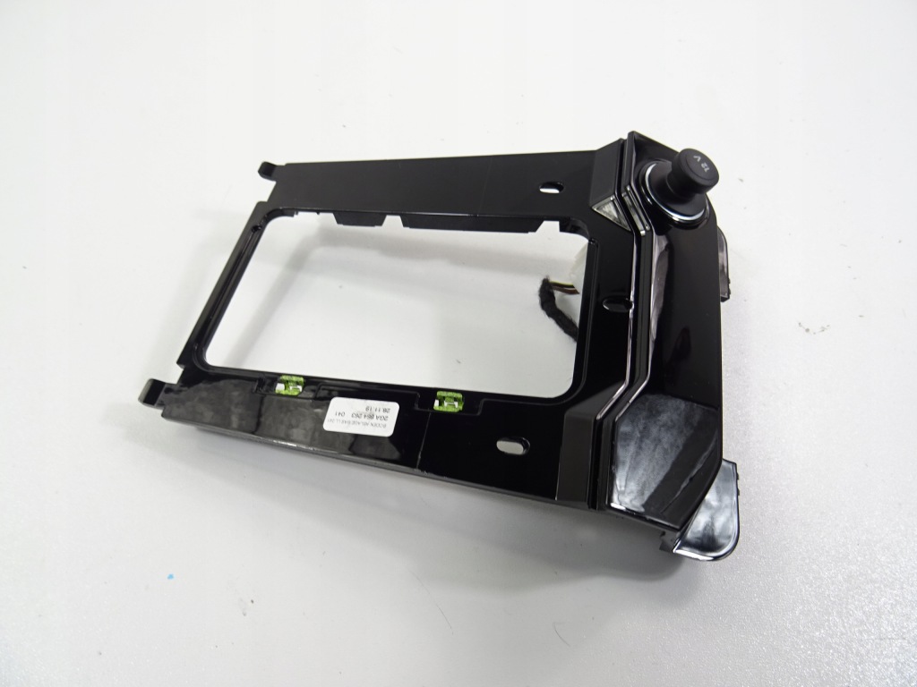 фото №4, Vw t-roc захист рамка роз'єм прикурювача колодка