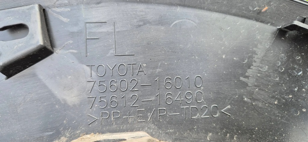 фото №11, Toyota corolla cross 22- молдинг na крыло левый перед org