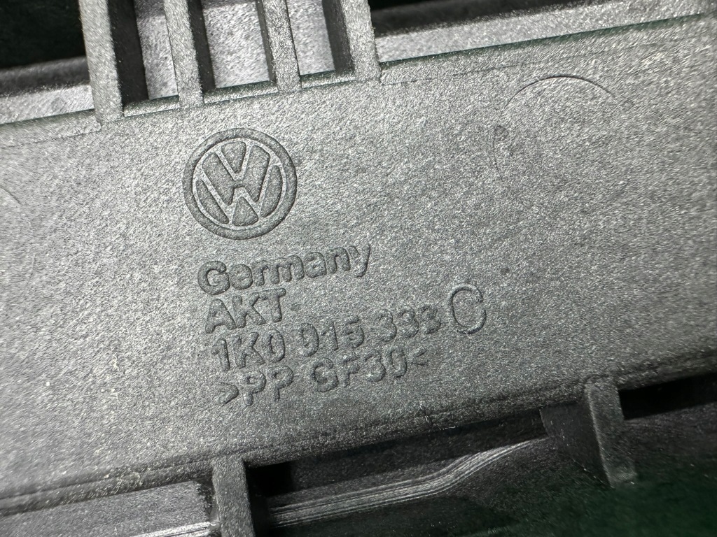 Основание корпус аккумулятор 1k0915333c skoda octavia 2 2 04- Доставка