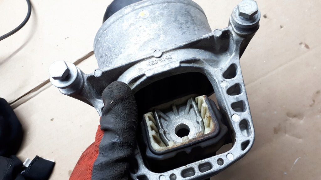 фото №10, A4 b9 lift подушка двигуна 2.0 tfsi a5 8w