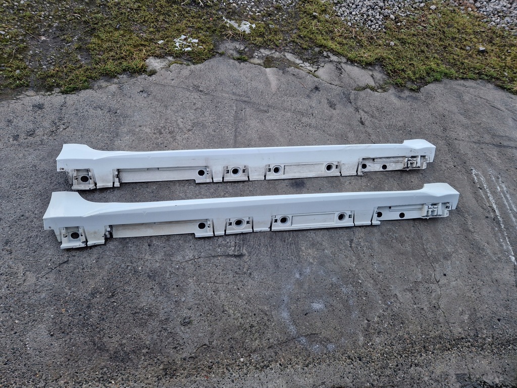 фото №7, Corolla e21 kombi - молдинг накладка порог правая