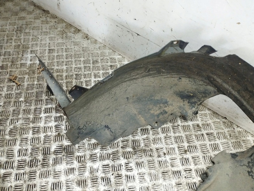 фото №9, Ford focus c-max 2005 левая сторона подкрылок передние