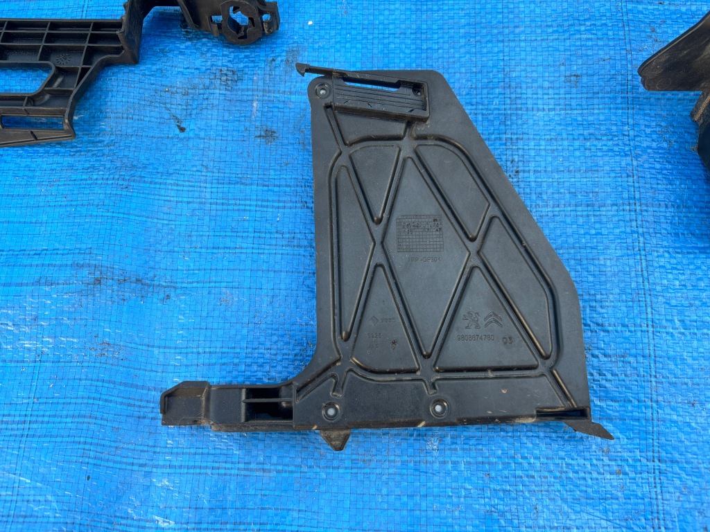 Peugeot 308 t9 рестайлинг  основание компьютер аккумулятор с Разборки