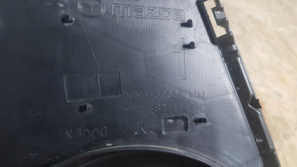 Mazda 3 iii 010-12r решітка бампера перед ліва Недорого