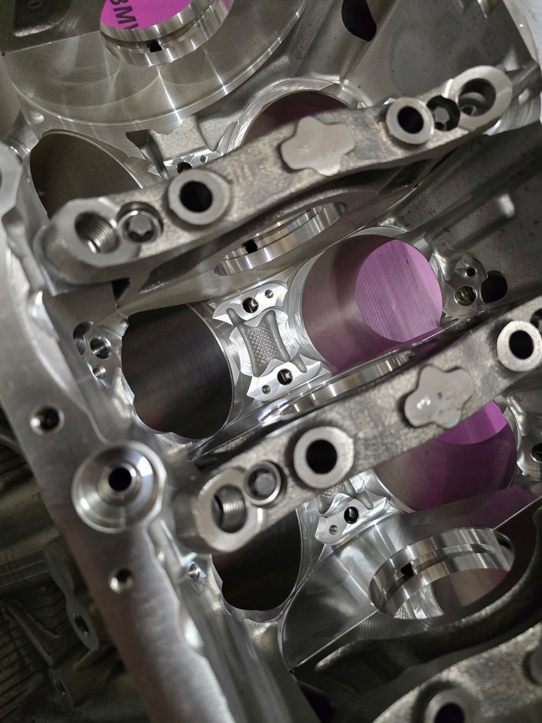 фото №7, Блок двигателя s63b44 t2 s68b44 новый m5 f90 xm x5 x6 m power