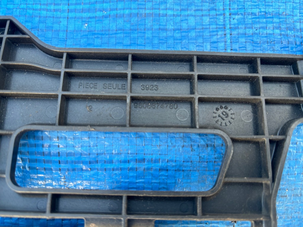 Peugeot 308 t9 рестайлинг  основание компьютер аккумулятор в Украине