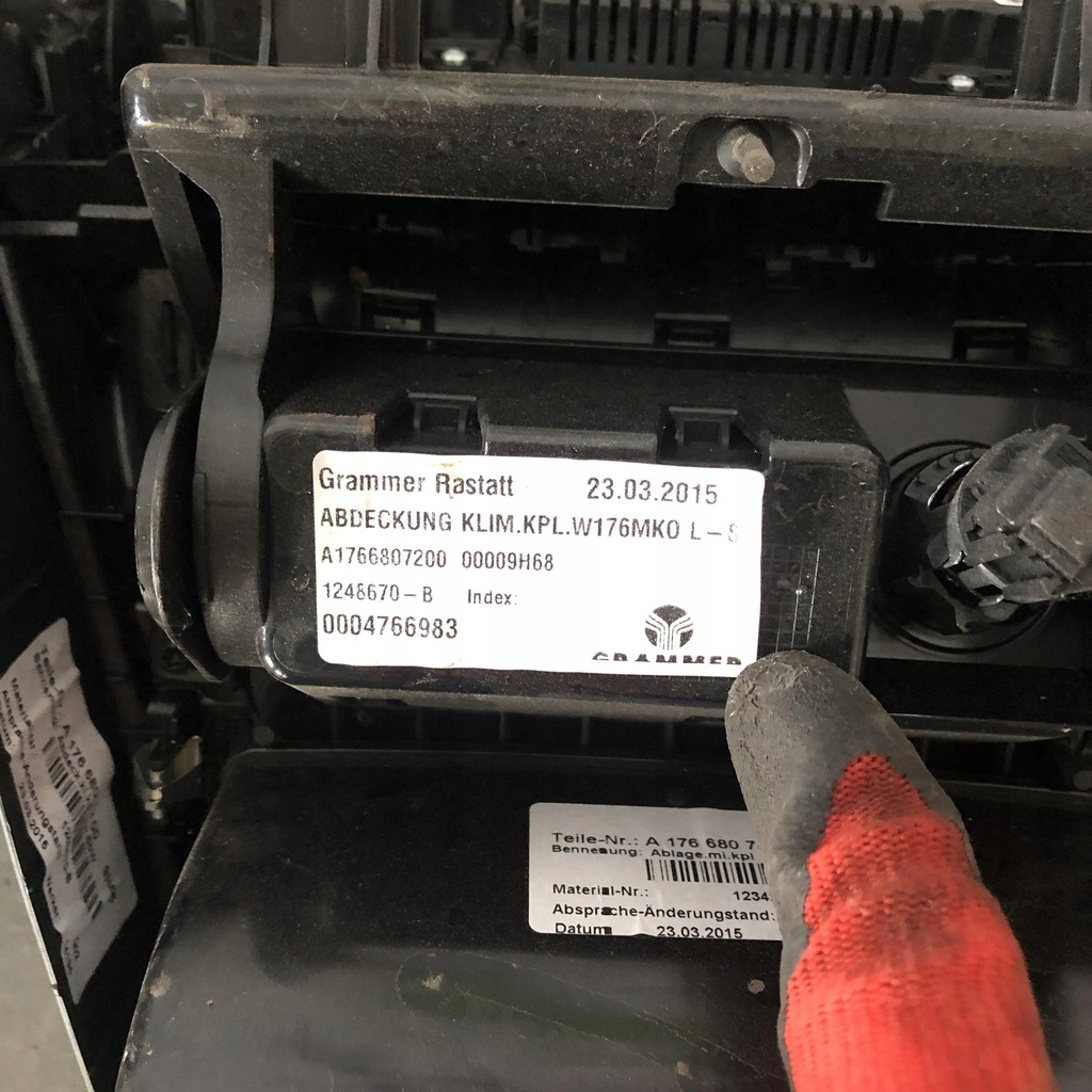 фото №7, Mercedes w176 керування панель кондиціонера бардачок