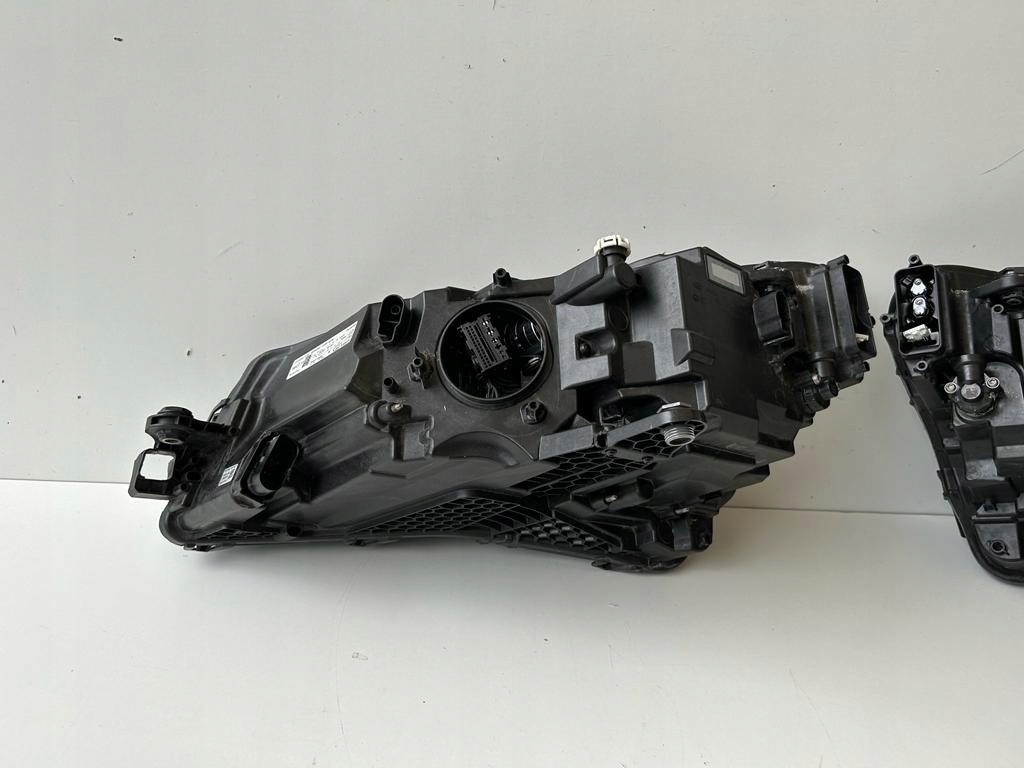 Skoda superb 3 рестайлинг  фара правый  левая перед Цена