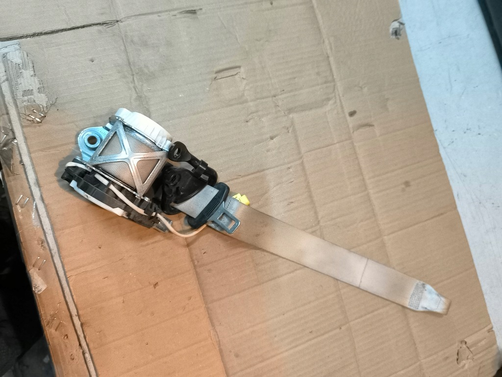 фото №1, Pas безопасности натяжитель правый перед vw eos 1q1857706d