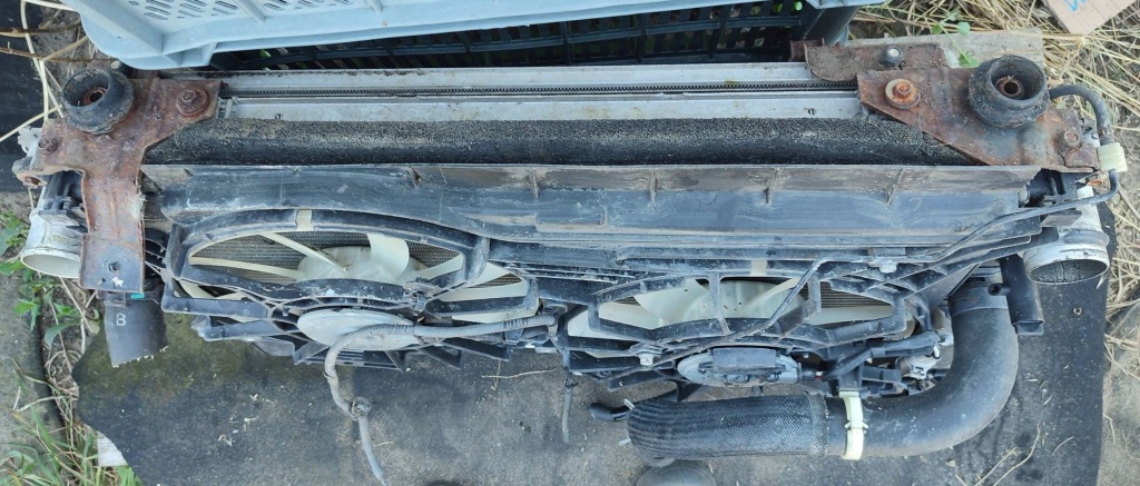 Комплект радіатор води кондиціонер інтеркулер вентилятори toyota avensis t27 2.2 Оригінал