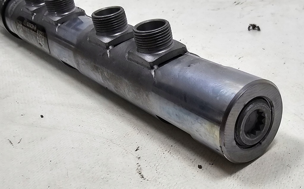 Оригинал  молдинг впрыскная + датчик mini r55 / r56 / r57 / r60 - 0445214237 Цена