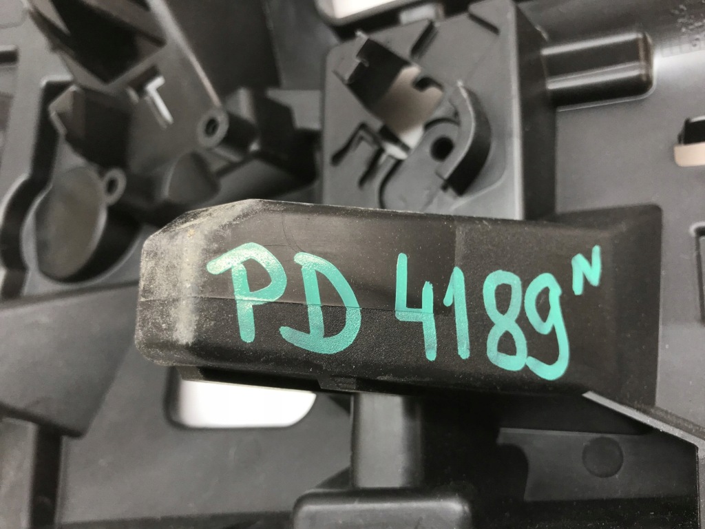 Купить Volvo v40 12 - 19 кронштейн бампера направляющая правый 31425002