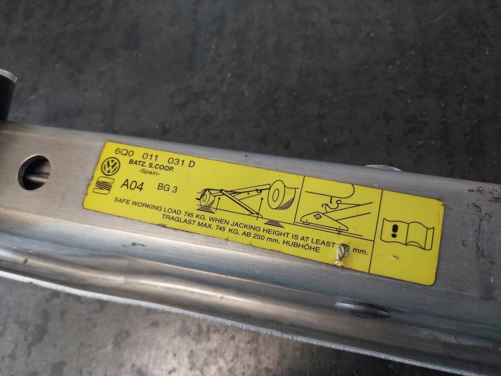 фото №12, Домкрат автомобильный seat ibiza iii 6l 6q0011031d