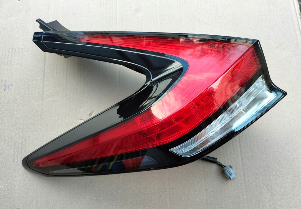 фото №1, Nissan leaf ii ze1 17- лампа левая задняя