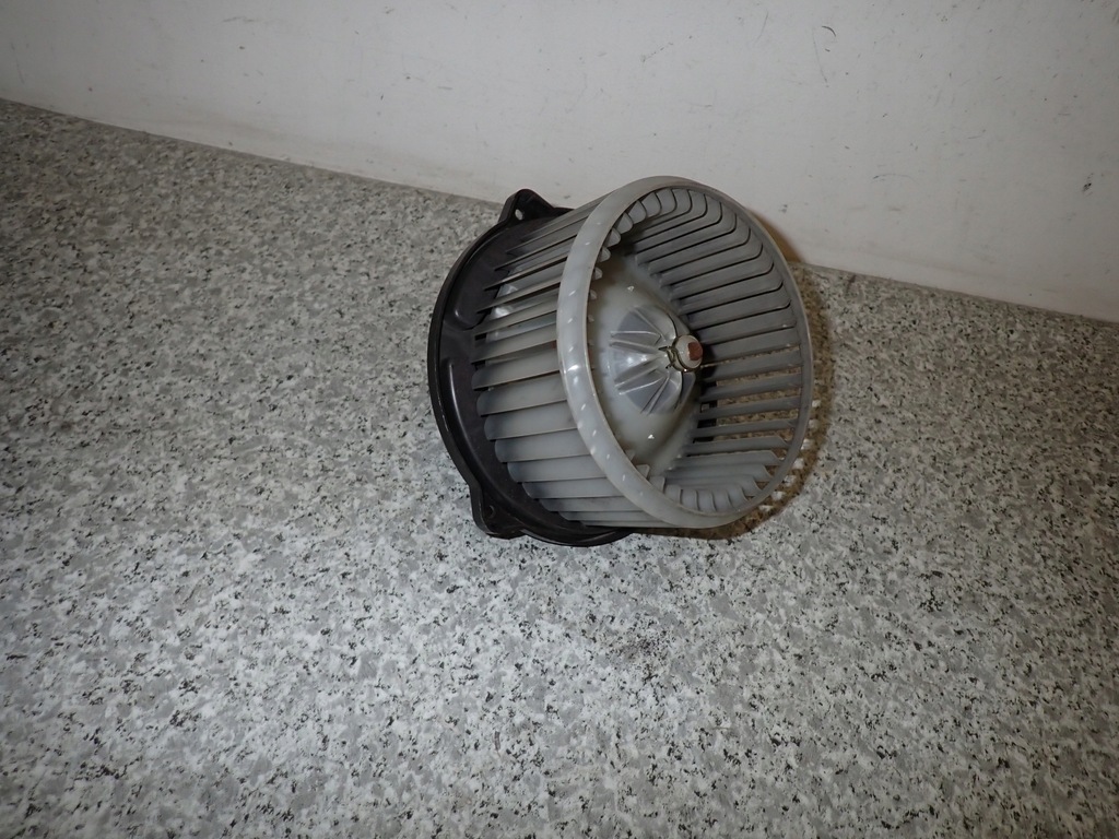 фото №5, Toyota avensis t25 corolla verso e12 вентилятор воздуходувка europa