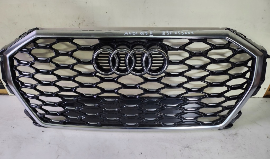 фото №1, Audi q3 83f s-line решётка радиатора решётка радиатора orginał блеск 83f853651a