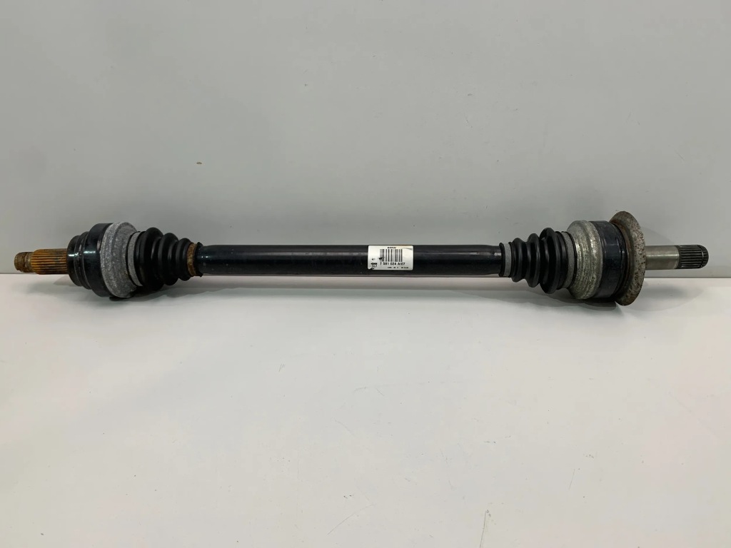 Купить Bmw 5 f10 f11 приводной вал правый  задняя идеальная 7581024