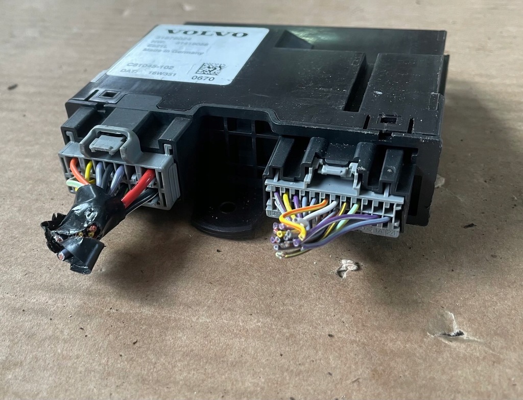 фото №1, Volvo v90 ii модуль крышки 31676024