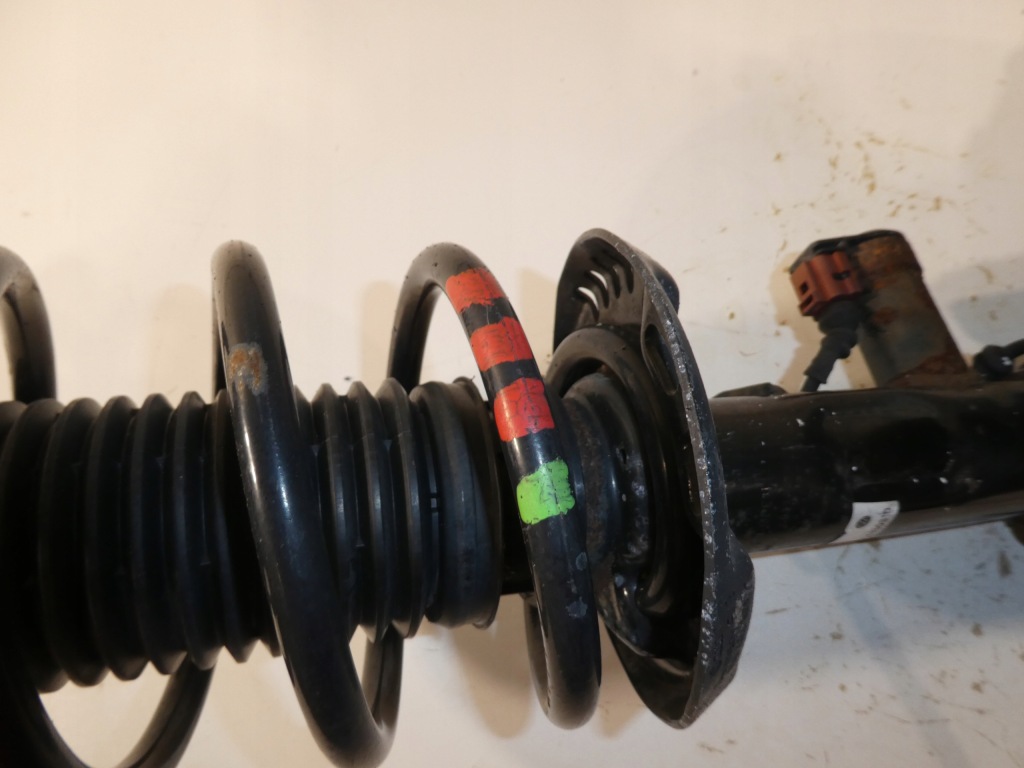 фото №5, Амортизационная стойка поворотный кулак амортизатор vw passat b7 3c0413031d активный