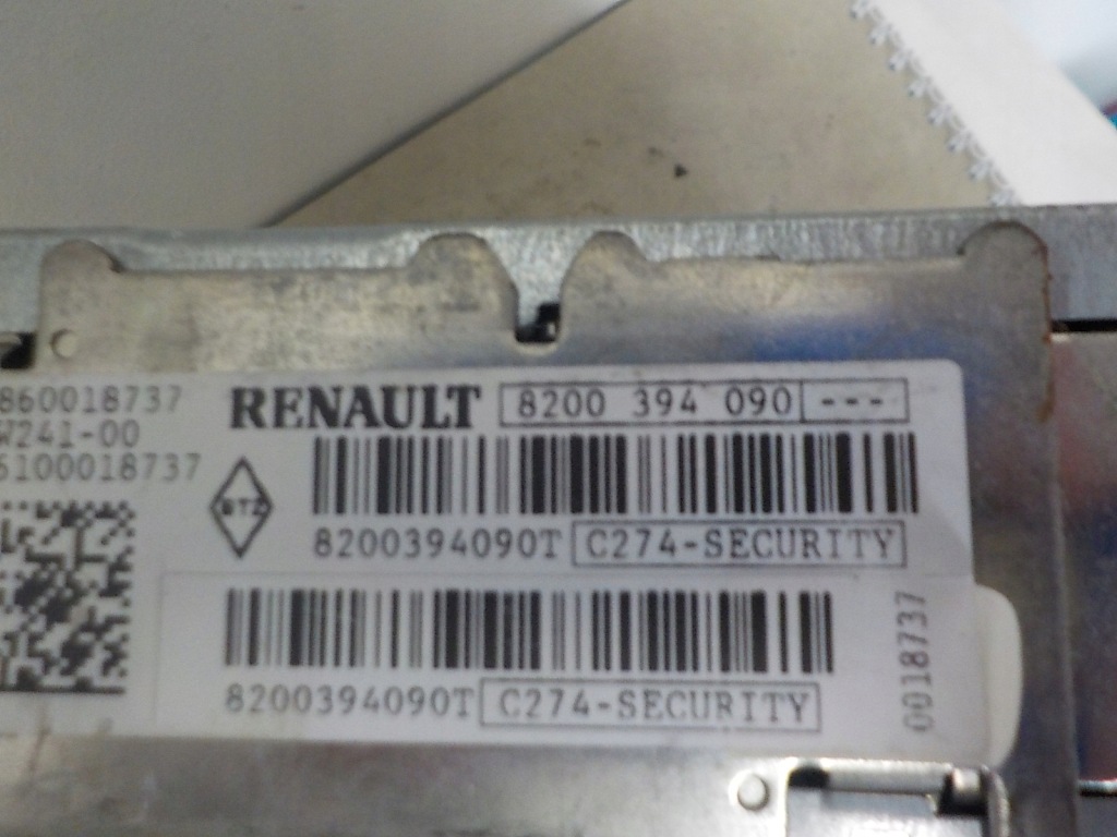 Renault clio 3 радио заводской kod 8200394090 Цена