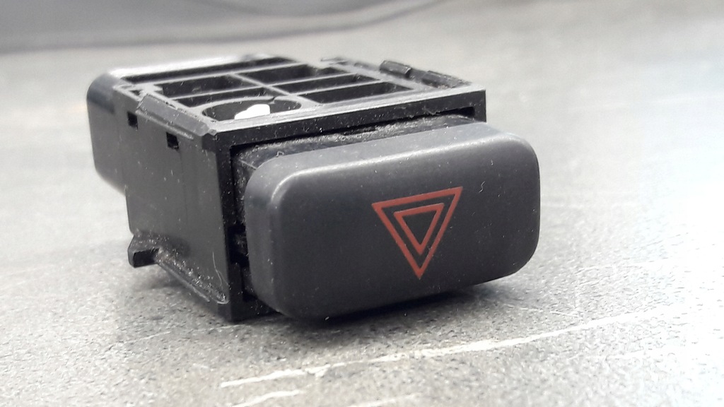 фото №6, 153247 wlacznikl аварийных toyota corolla 2001