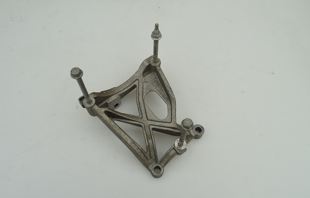 фото №1, 2010+ camaro 3.6 кронштейн компресора компресор кондиціонер