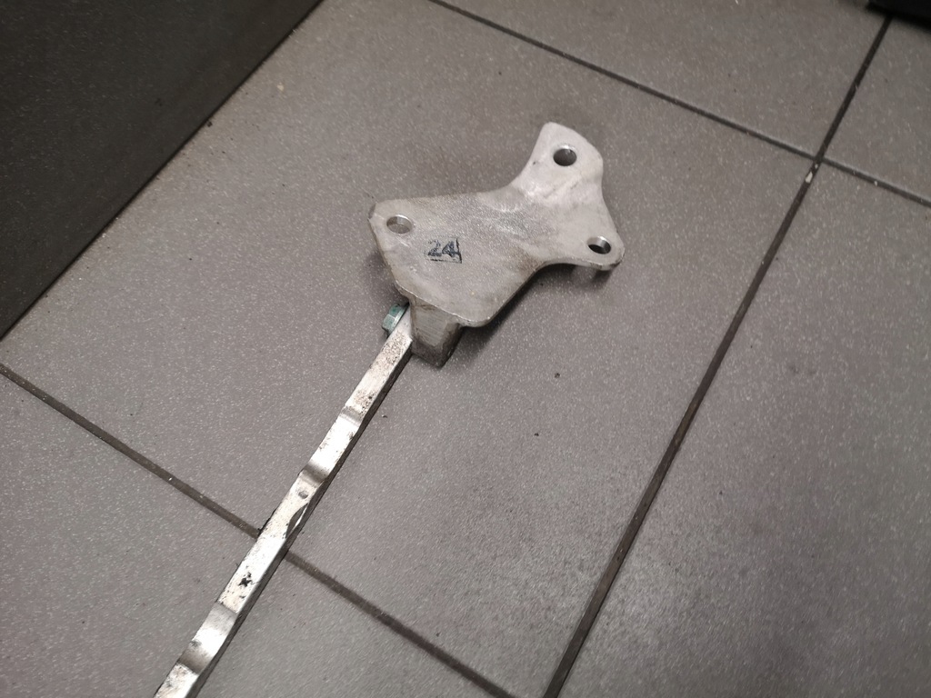 фото №7, Распорка чашка audi a8 d2 4d0805771d