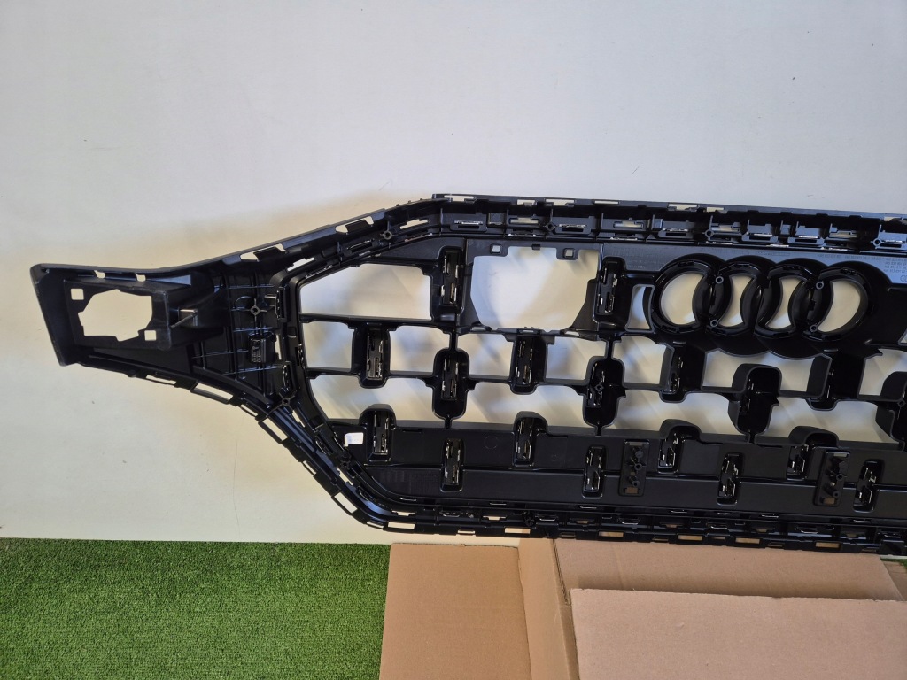 Audi q8 4m8 рестайлинг  решётка радиатора решётка радиатора решётка  радиатора 4m8853651 оригинал хром Недорого