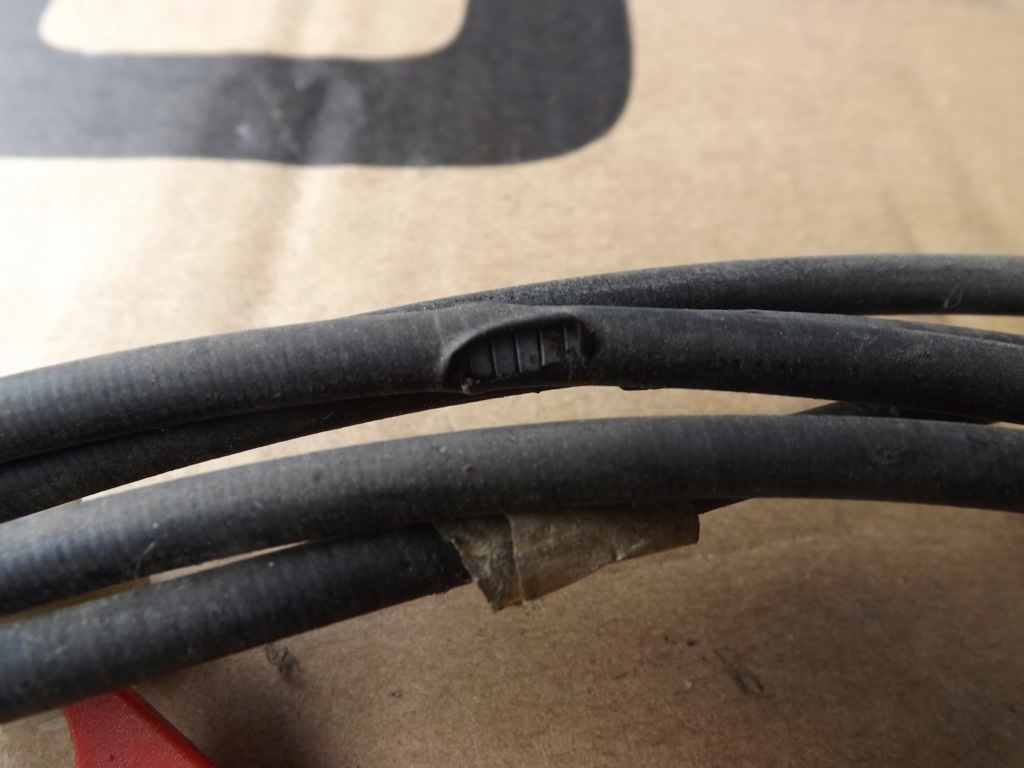 Renault laguna 1 1 трос ручка тяга горловины  топливной  7700822646 Оригинал