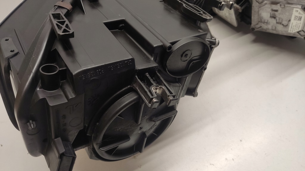 Audi a4 b8 8k0 ксенон led поворотный левая правый  фара Доставка