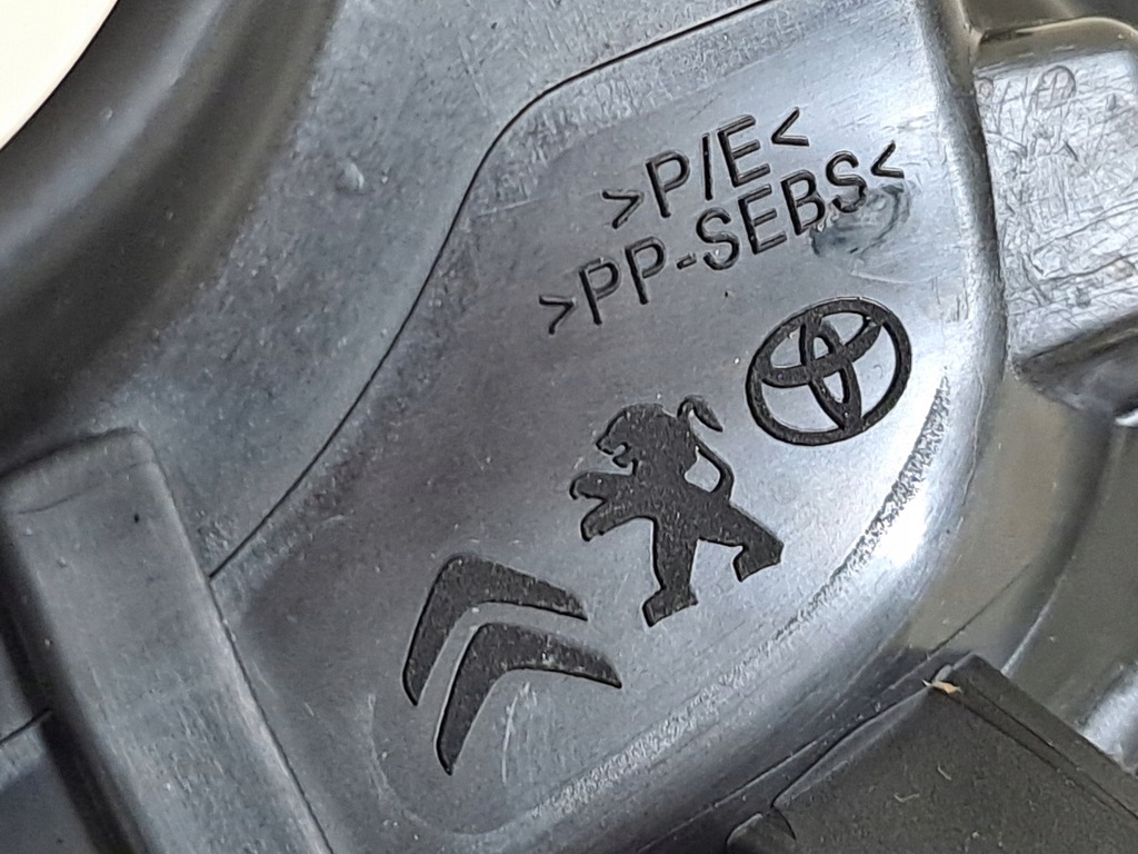 фото №9, Резиновый элемент защита корпус заливной ad blue 1.6 blue hdi peugeot expert iii 3 17r