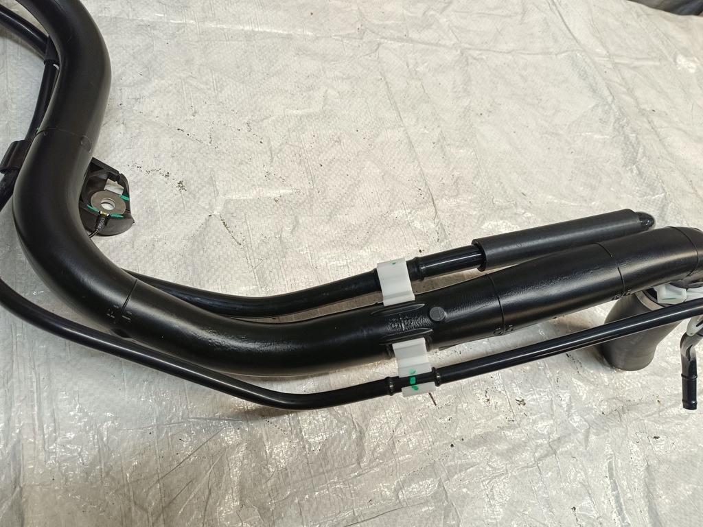 фото №3, Заливная горловина труба топлива toyota c-hr 19- 1.8 hybrid 77201-f4090 chr ch-r