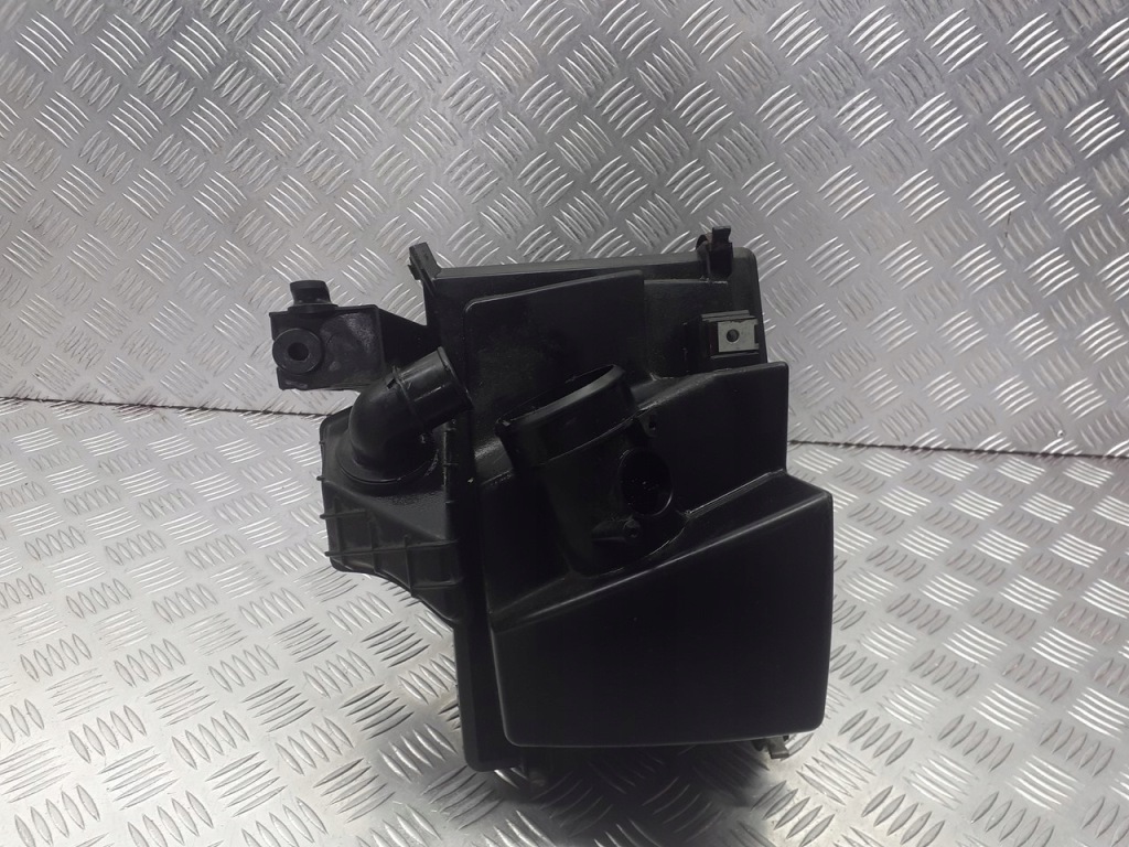 фото №1, Корпус фильтра воздуха mazda 5 cr 2.0 4lf50