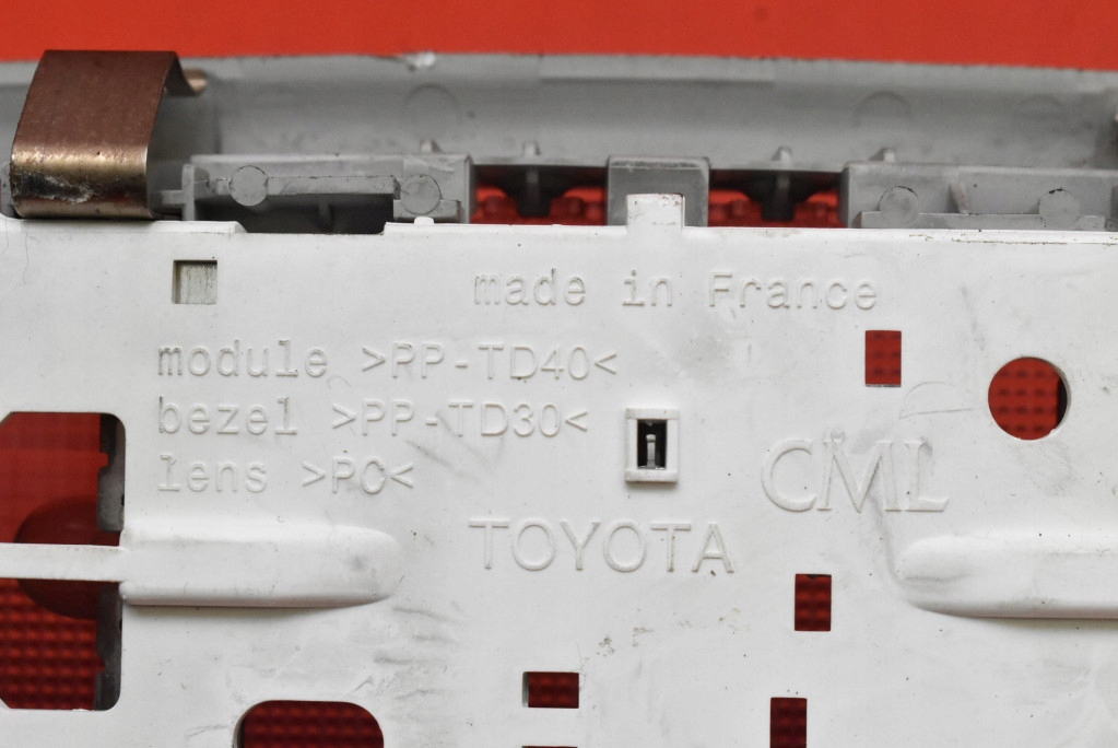 фото №7, Лампа освещение салона задняя 81250-05030 toyota verso 1 i 09-13