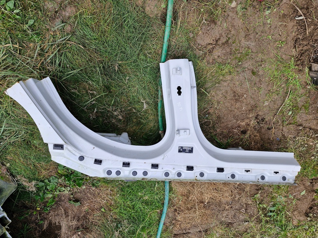 фото №1, Bmw u06 порог блок двигателя правый