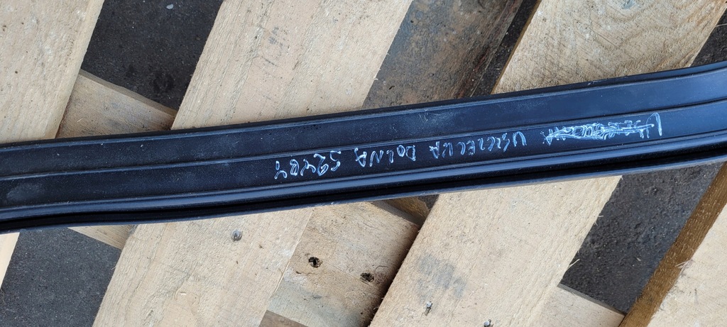 фото №8, Jeep wrangler jk прокладка скло нижня перед гумовий елемент