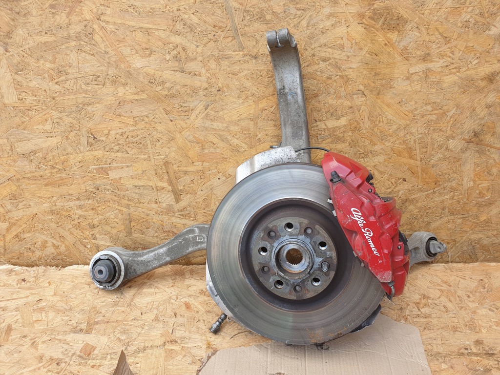 фото №1, Alfa romeo stelvio поворотный кулак левый перед 4x4