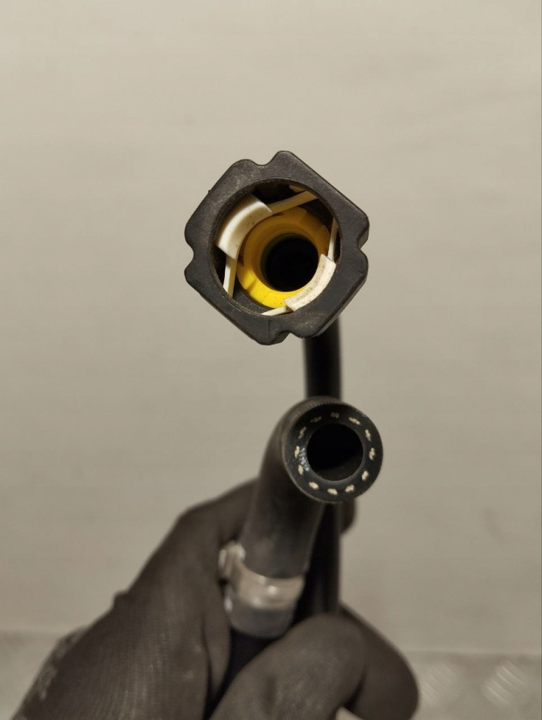 Труба распределителя топливной  aston martin db11 2019 hy539b051ab Недорого