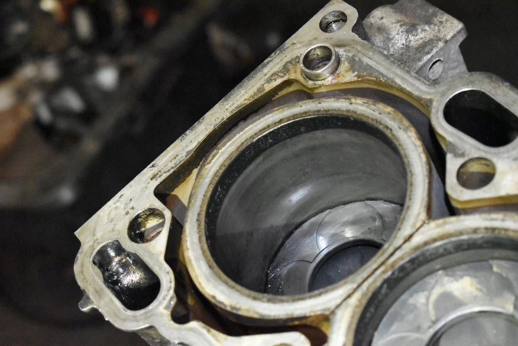 фото №9, Блок dół двигателя d5244t volvo s60 1 i 2.4 d d5 163 km 00-04