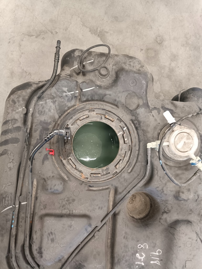 фото №7, Chrysler town country бак пального