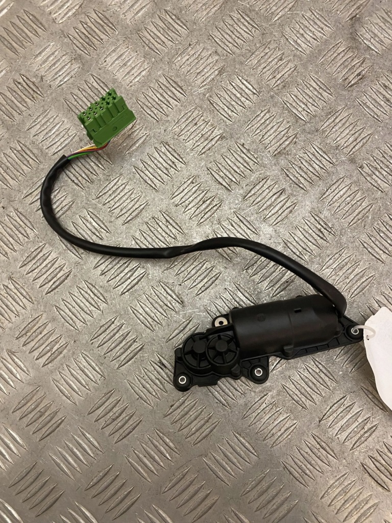 фото №5, Mercedes-benz e w213 моторчик шторки безпеки скло задній