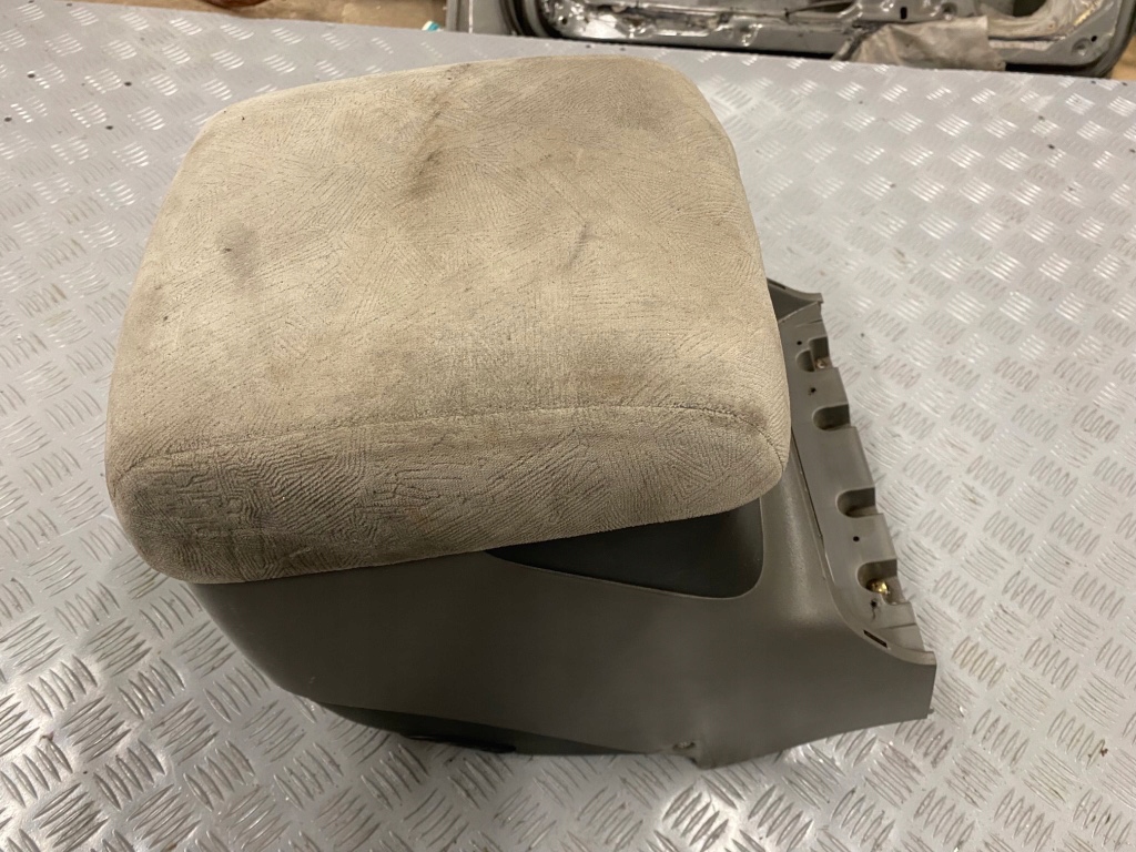 фото №7, Подлокотник велюр mitsubishi pajero iii 00-06r.