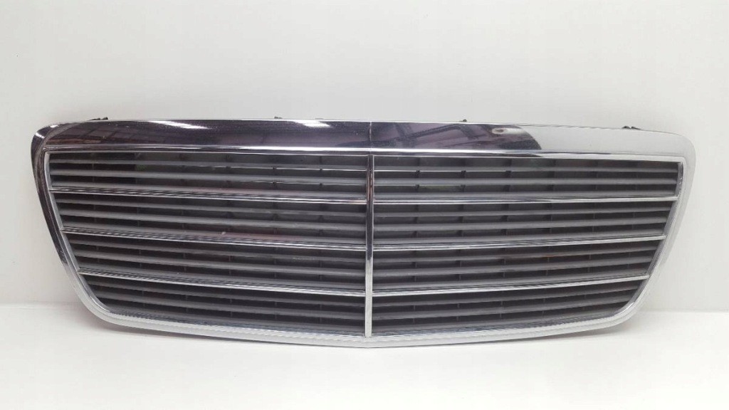 Купити Решітка  передні  mercedes w210 2108800583